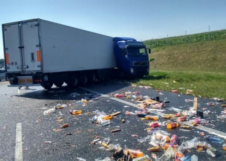 Tczew - Rozsypane butelki na autostradzie - uwaga na utrudnienia na A1 [FOTO]