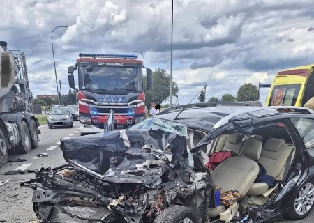 Tczew - Poważny wypadek w Zajączkowie. Strażacy ratowali uwięzionego kierowcę