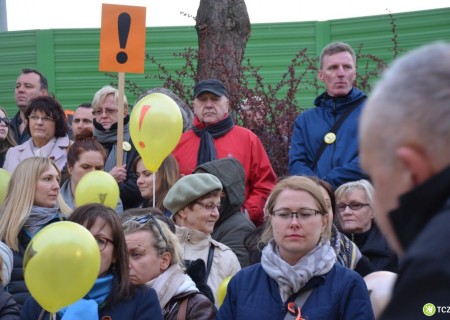 Tczew - Manifestacja pod delegaturą kuratorium. "Oświata stoi nad przepaścią"