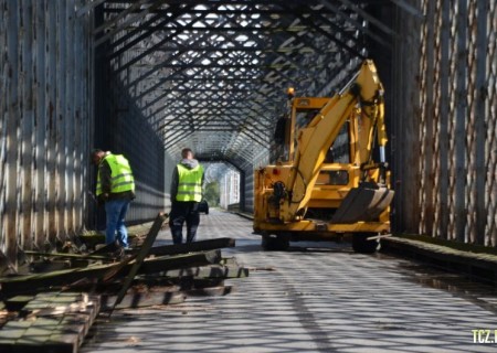 Tczew - Ruszają prace na moście - zamknięcie obiektu dla pieszych od października 