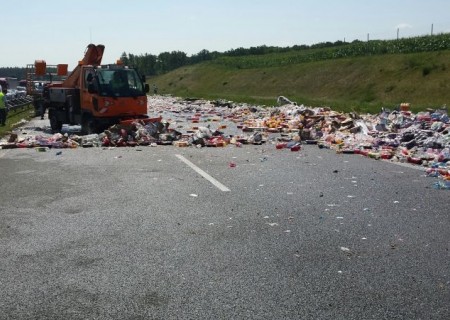 Tczew - Rozsypane butelki na autostradzie - uwaga na utrudnienia na A1 [FOTO]