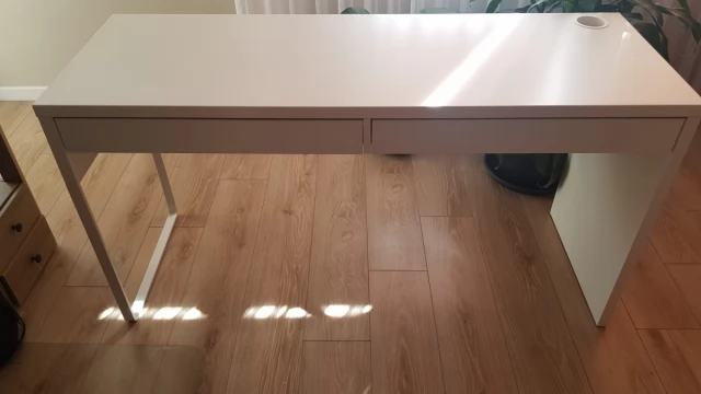 Tczew - Biurko MICKE IKEA białe 142x50cm stan bardzo dobry