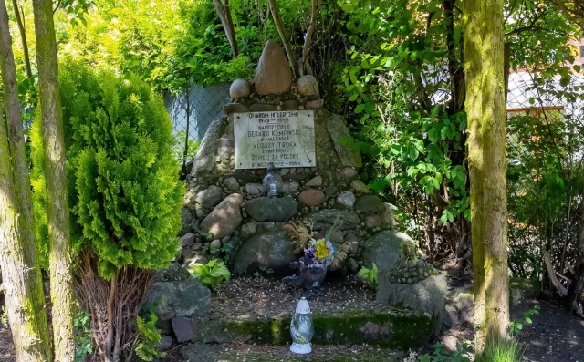 Tczew - Odnowią miejsce pamięci w Maleninie - podpisano umowę na projekt