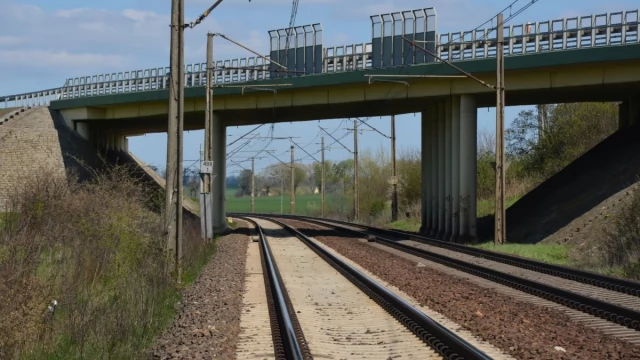 Tczew - Pomorskie kolejowe zmiany w wakacje 2025: miliardy złotych na modernizację i elektryfikację tras!
