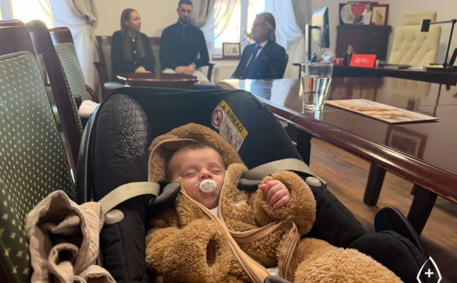 Tczew - Mały Julek bardzo spieszył się na świat. Urodził się w samochodzie przed dworcem