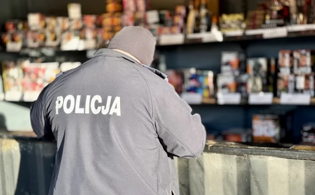 Tczew - Dzielnicowi sprawdzają sprzedaż fajerwerków i przypominają o zasadach bezpieczeństwa