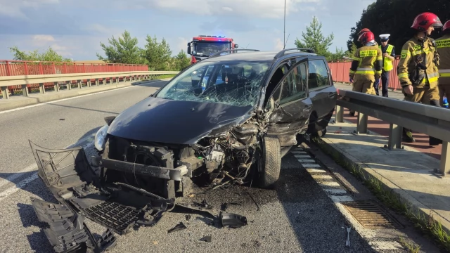 Tczew - Czołówka na obwodnicy Pelplina. Cztery osoby poszkodowane - w tym dzieci