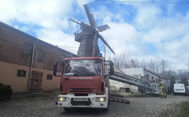 Tczew - Wiatr uszkodził skrzydło wiatraka