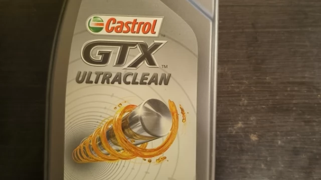 Tczew - Olej mineralny CASTROL 10W - 40 GTX ULTRACLEAN 1L