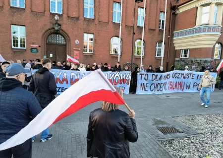 Tczew - Antyimigracyjny protest środowisk prawicowych