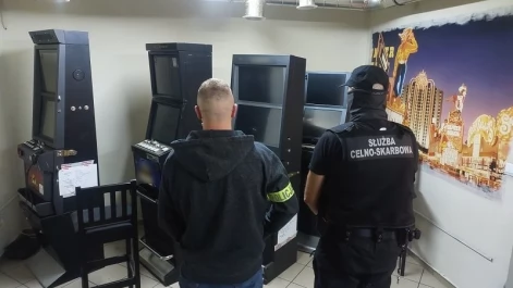 Tczew - Policjanci i KAS zabezpieczyli automaty o wartości 50 tys. zł!