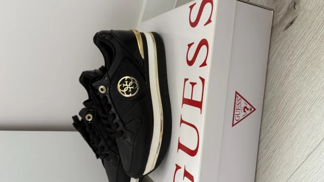 Tczew - sprzedam snekersy czarne marki GUESS