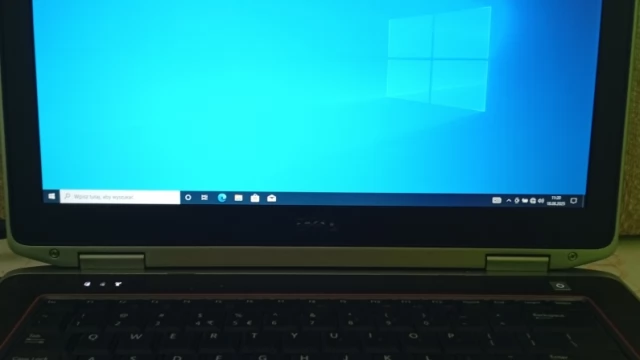 Tczew - Sprawny Laptop [ zabytek lub rekwizyt filmowy ]