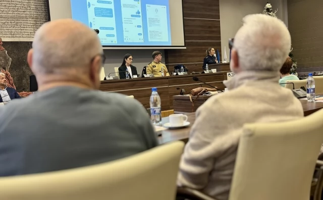 Tczew - Z policjantami i specjalistami o bezpieczeństwie seniorów