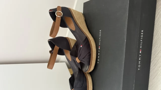 Tczew - sprzedam espadryle na koturnie Tommy Hilfiger
