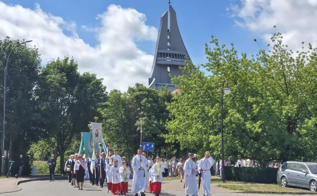Tczew - Boże Ciało wierni wyszli na ulice