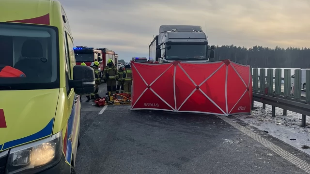 Tczew - Zablokowana autostrada. Śmiertelny wypadek pod Pelplinem