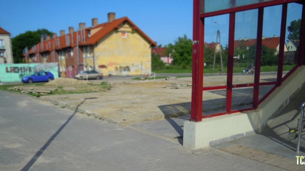 Miał być zielony skwer - jest betonowy plac - Osiedle Zatorze