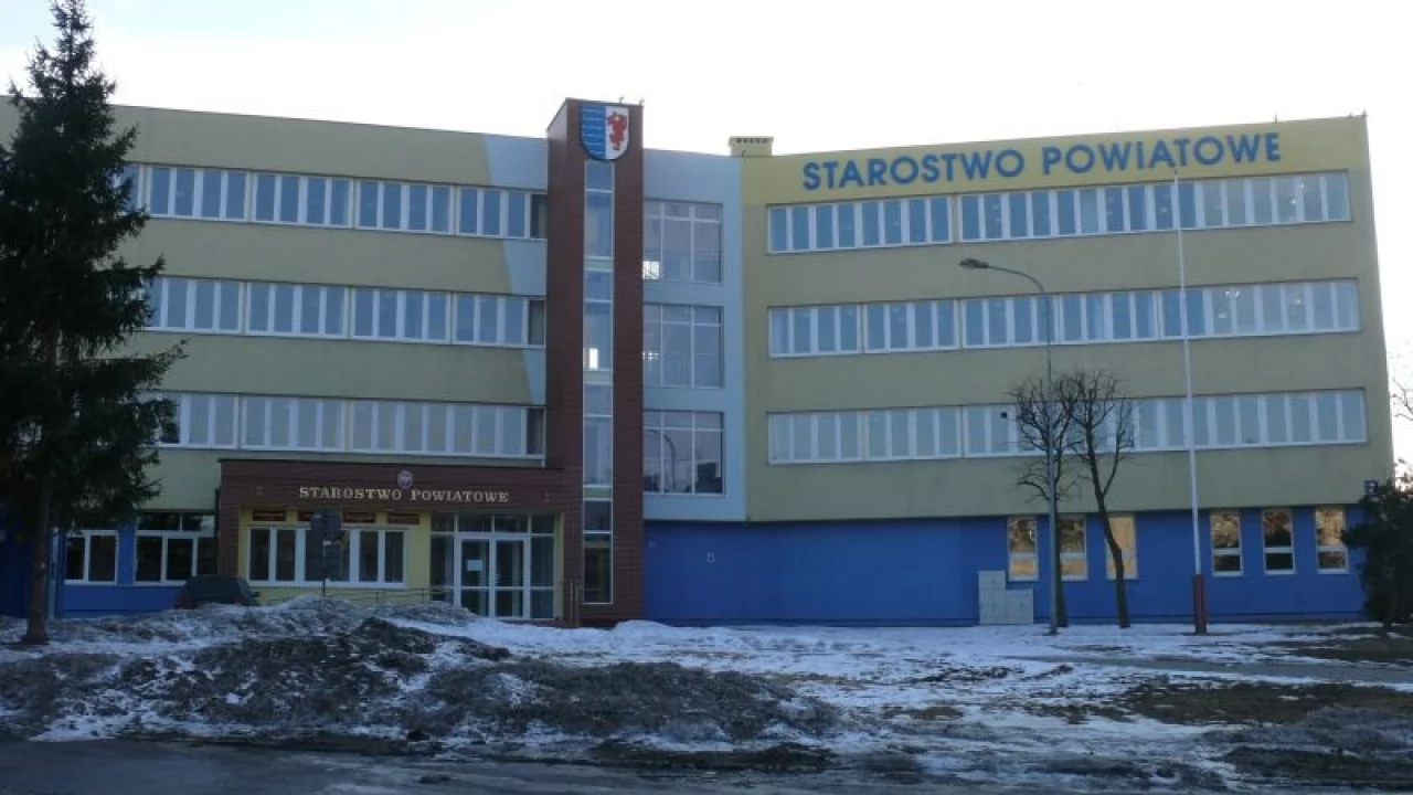 Do nowej siedziby starostwa za miesiąc