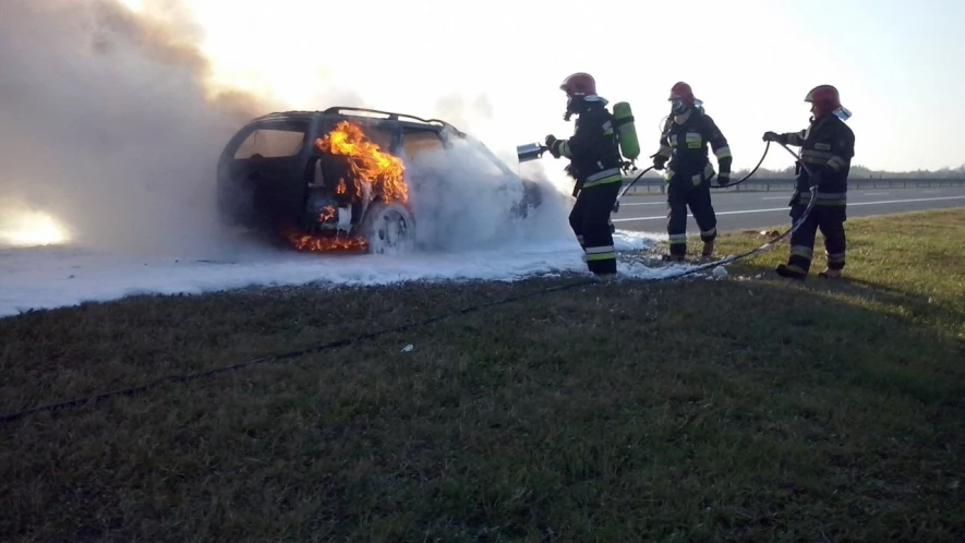 A1. Auto stanęło w płomieniach