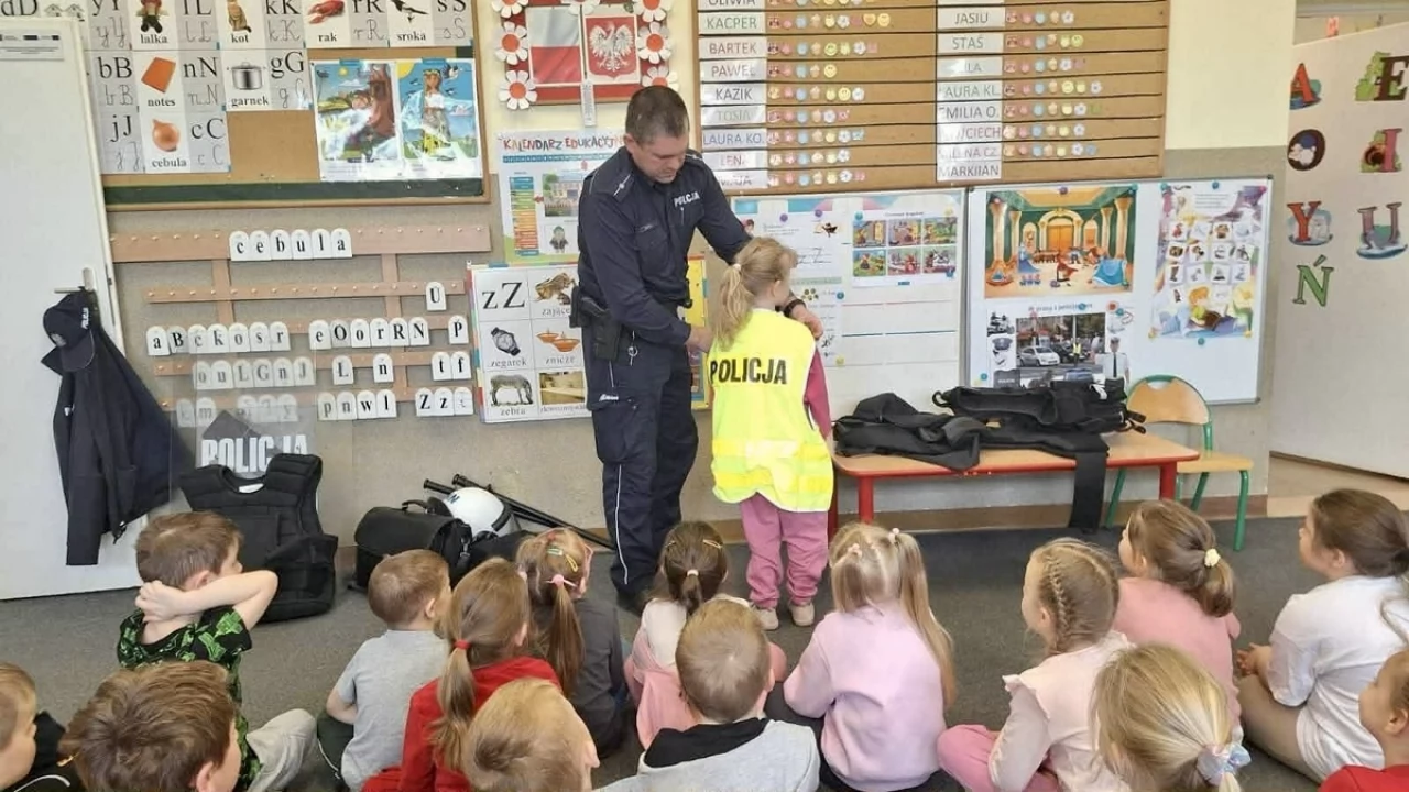 Dzielnicowy z wizytą w przedszkolu