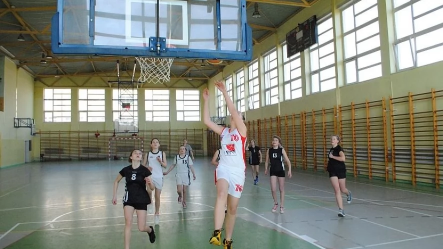 Dziewczęta rywalizowały w minikoszykówce