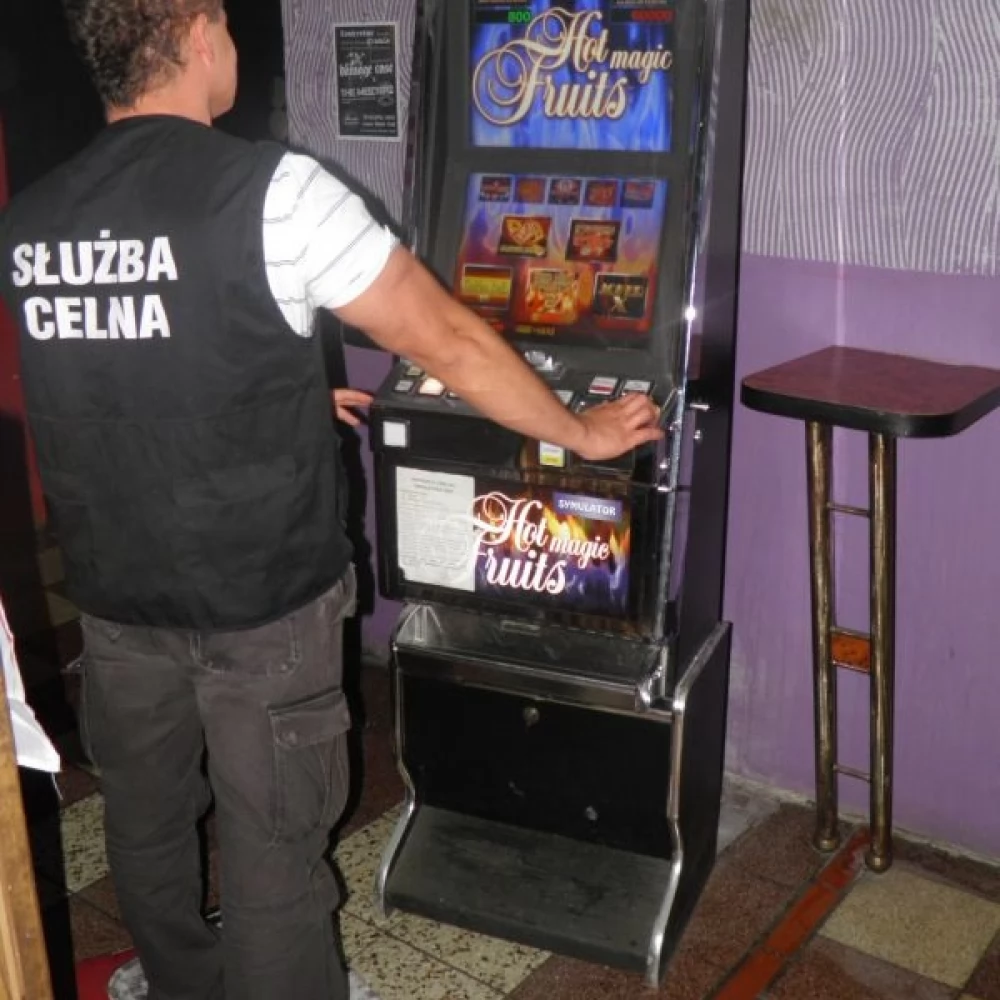 "Jednoręki bandyta" w rękach mundurowych