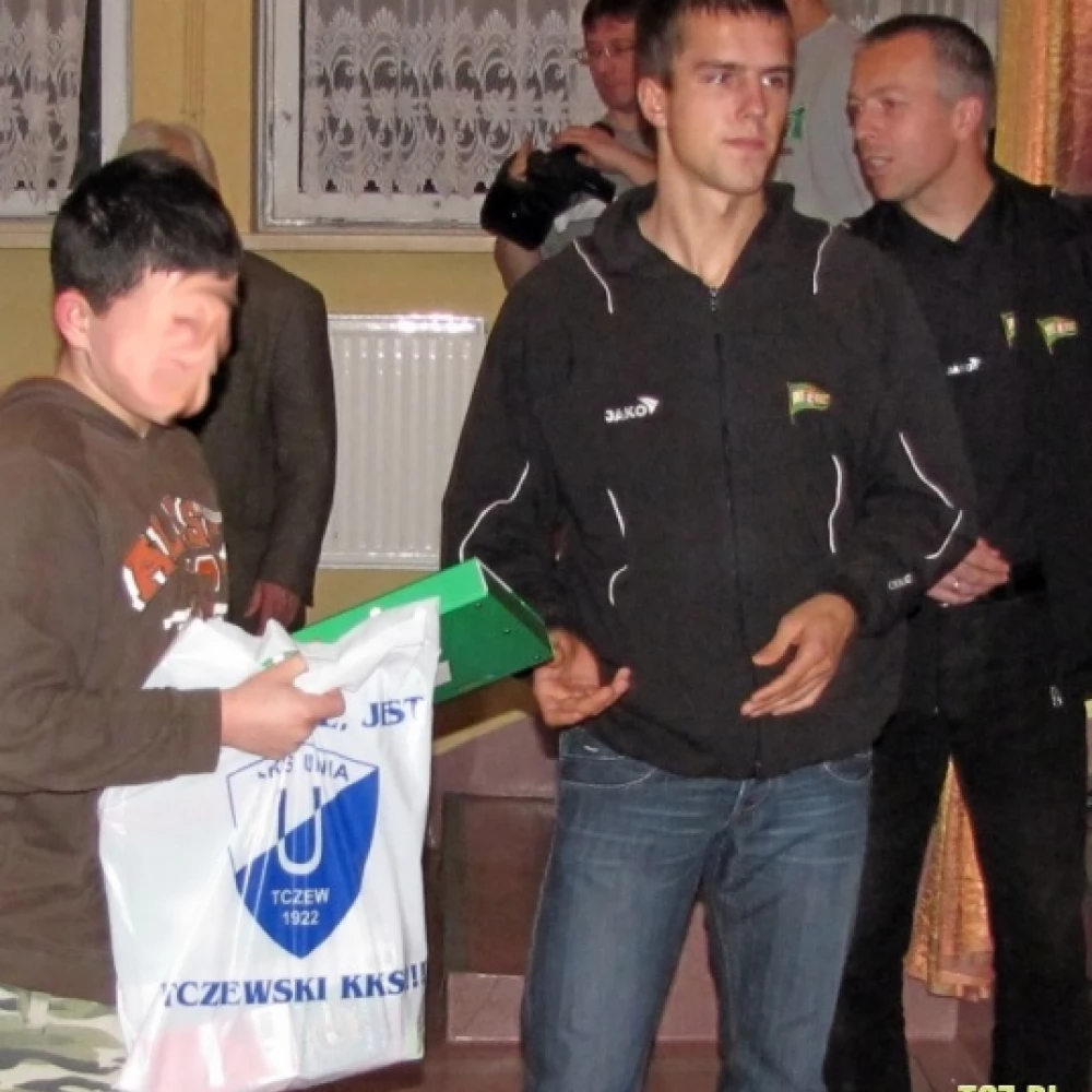 Mikołajki '09: Kibice dzieciom