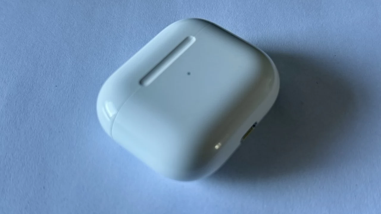 Policjanci szukają właściciela słuchawek