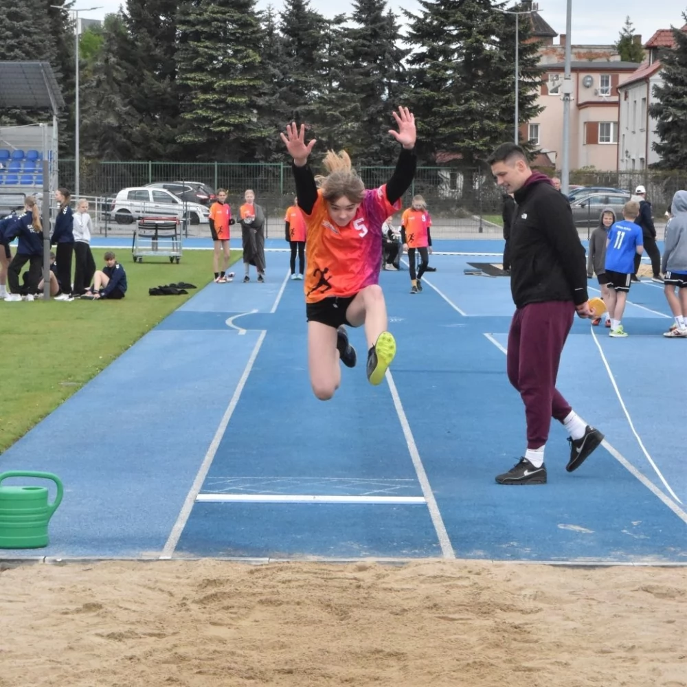 Powiatowe Igrzyska Dzieci w Czwórboju Lekkoatletycznym dziewcząt oraz chłopców.