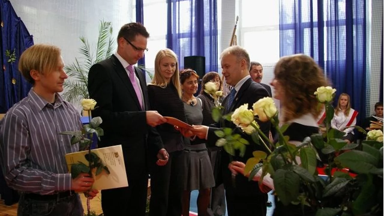 Z podziękowaniami dla pracowników oświaty