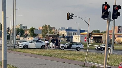 Tczew - Wypadek w centrum Tczewa. Jeden z kierowców zignorował światła
