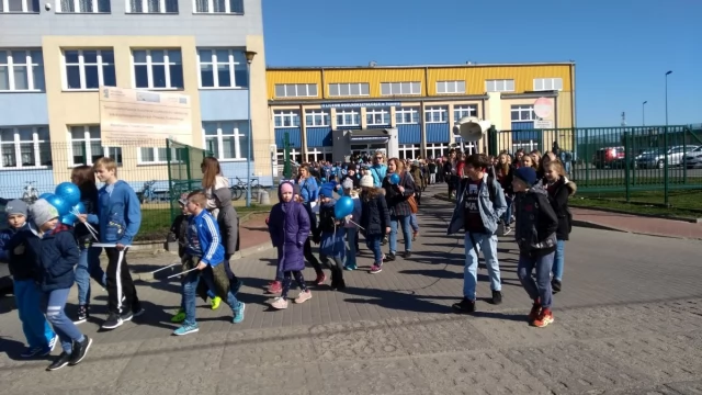 Tczew - Ulicami Tczewa przeszedł Marsz na Niebiesko