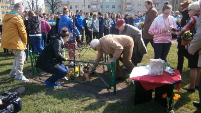 Tczew - Na Suchostrzygach upamiętniono ofiary katastrofy smoleńskiej