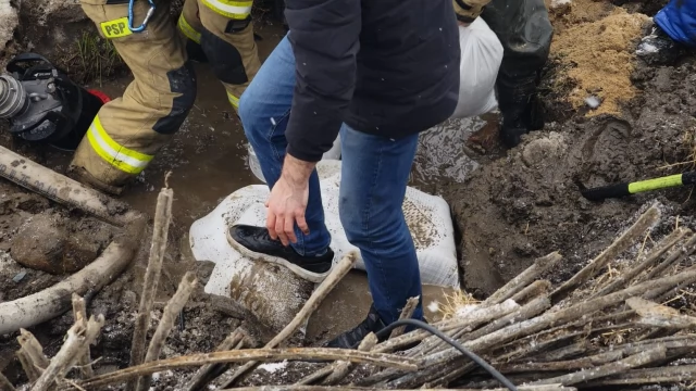 Tczew - Akcja na osiedlu Staszica. Woda mogła przerwać wał