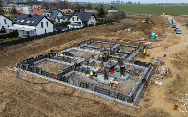 Tczew - Mury przedszkola w Stanisławiu pną się w górę