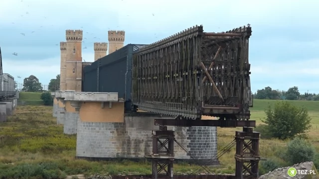 Tczew - Mały samolot leciał niebezpiecznie nisko nad Mostem Tczewskim?