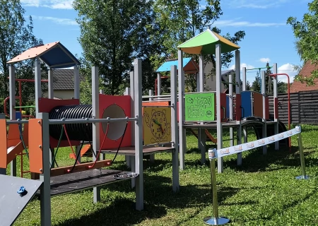Tczew - Place zabaw na Górkach z nowymi urządzeniami zabawowymi
