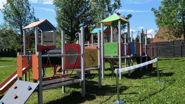 Tczew - Place zabaw na Górkach z nowymi urządzeniami zabawowymi