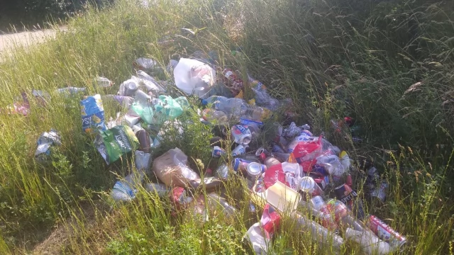 Tczew - Zamieniają brzeg jeziora w wysypisko!