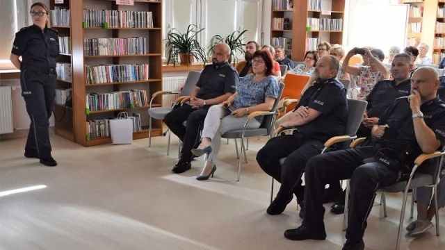 Tczew - "Bezpieczeństwo seniorów" - specjalna policyjna debata