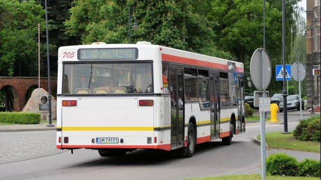 Tczew - Atak terrorystyczny na autobus - negocjacje przed ratuszem