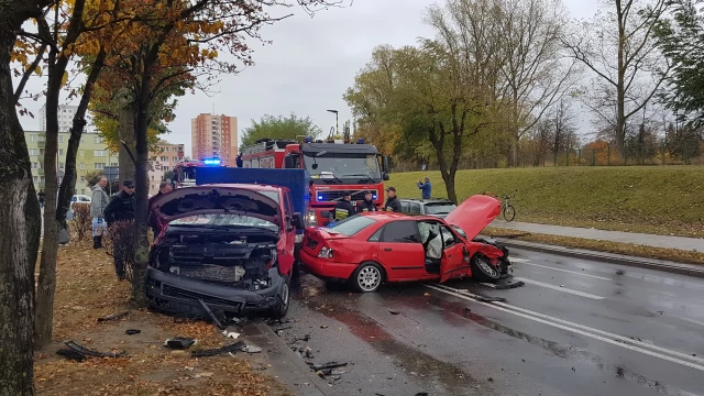 Tczew - Trzy auta zderzyły się na Wojska Polskiego. Są duże utrudnienia w ruchu