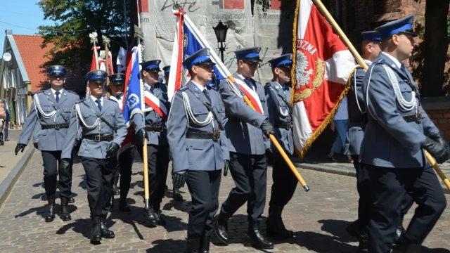 Tczew - Policjanci z całego województwa świętowali w Tczewie