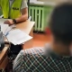 Tczew - Zatrzymany 32-latek płacił za zakupy znalezioną kartą płatniczą - odpowie za włamania