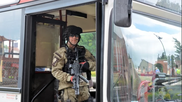 Tczew - Atak terrorystyczny na autobus - negocjacje przed ratuszem