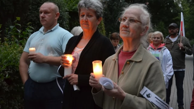 Tczew - Łańcuch światła z Tczewa w obronie niezależnych sądów 
