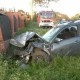 Tczew - Osobowe auto najechało na ogrodzenie - jedna osoba ranna