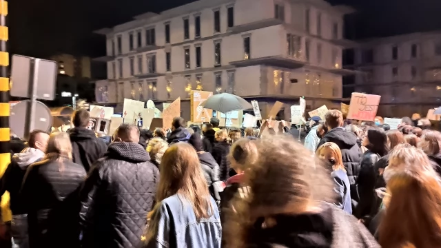 Tczew - Protesty ws. aborcji nie ustają. "Wybaczcie utrudnienia, Tczew ma rząd do obalenia" [FILM]