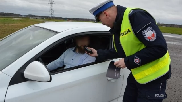 Tczew - "Mikołajki z pomorską drogówką" - 15 upominków, 2 zatrzymane dowody